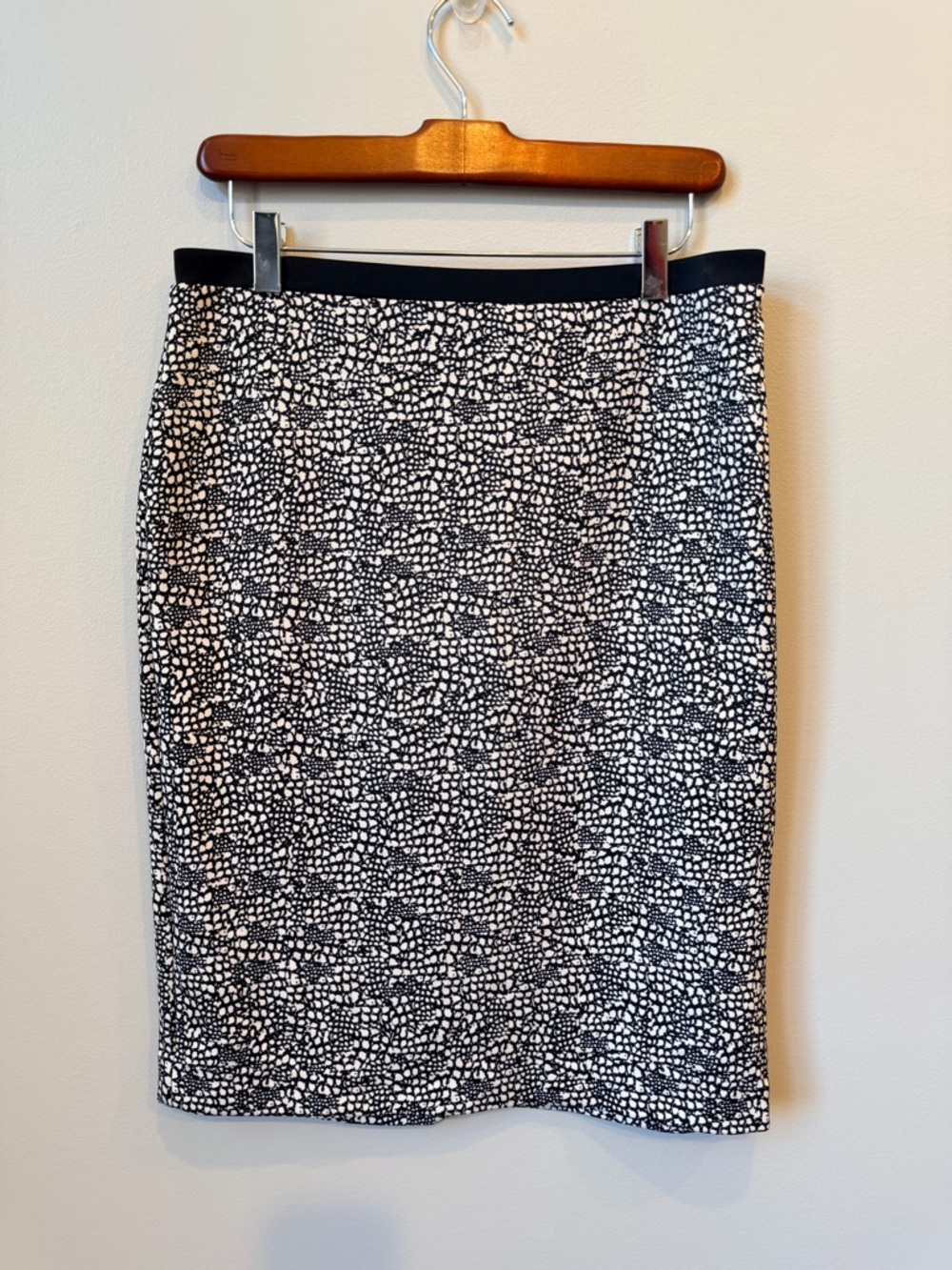 Calvin Klein Printed Pencil Skirt knee length zipper and slit in the back
